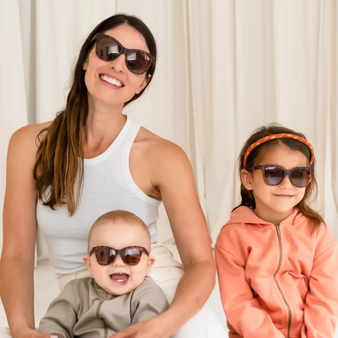 GRECHCO_GCO2181_SS24_ICONIC_WAYFARER_POLARIZED_SUNGLASSES_TORTOISE_SHELL_LS2_1080x1080 Naočare za odrasle Wayfarer Tortoise - Image 3